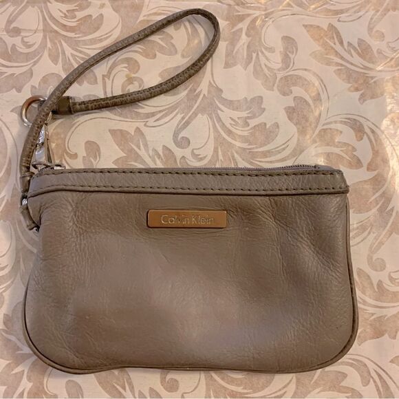 Vintage Calvin Klein Wristlet Gray Pebbled Leather Hardware Has Wear 4”x6.5” - Picture 1 of 4